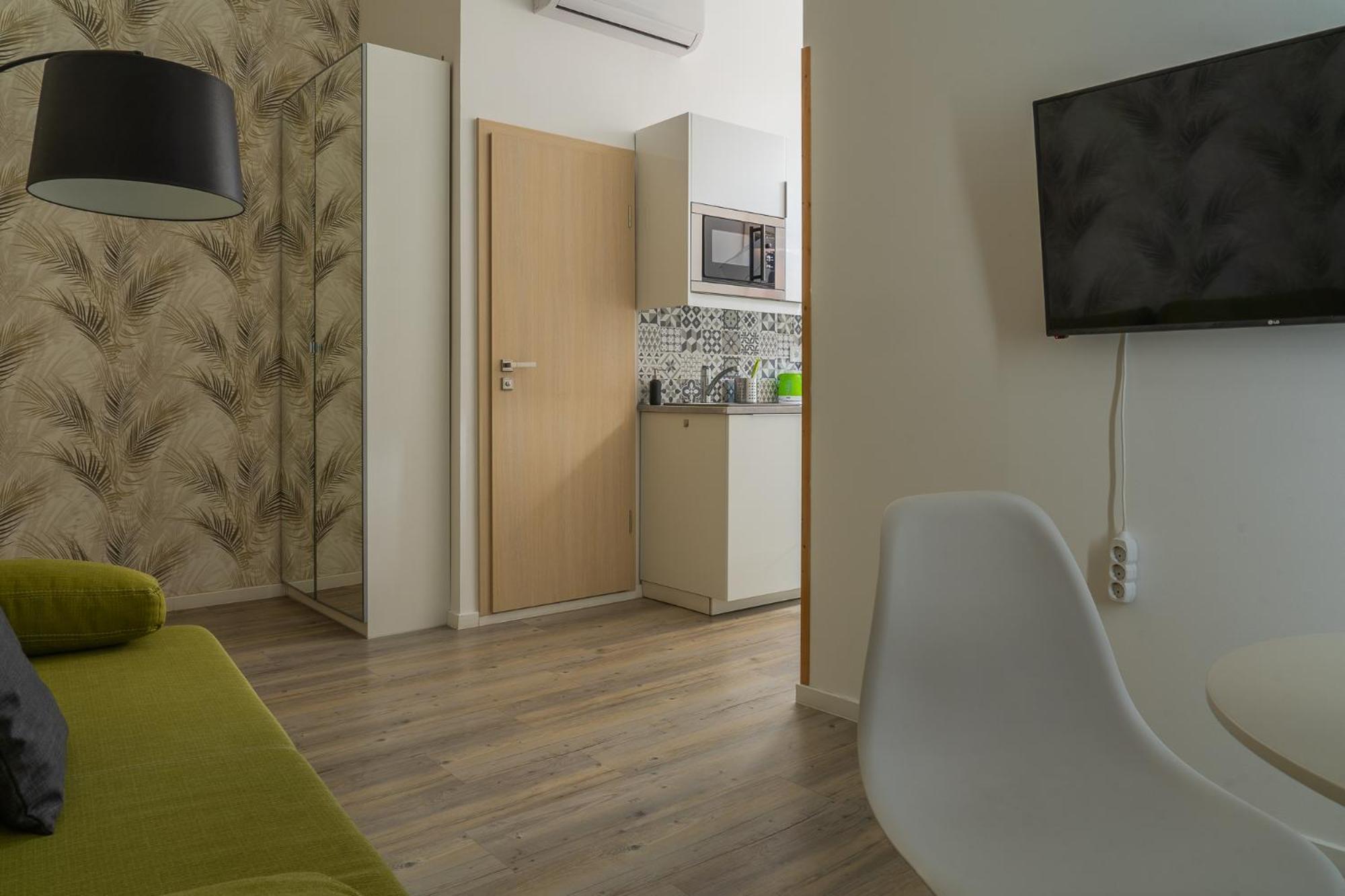 Glam Downtown Apartment